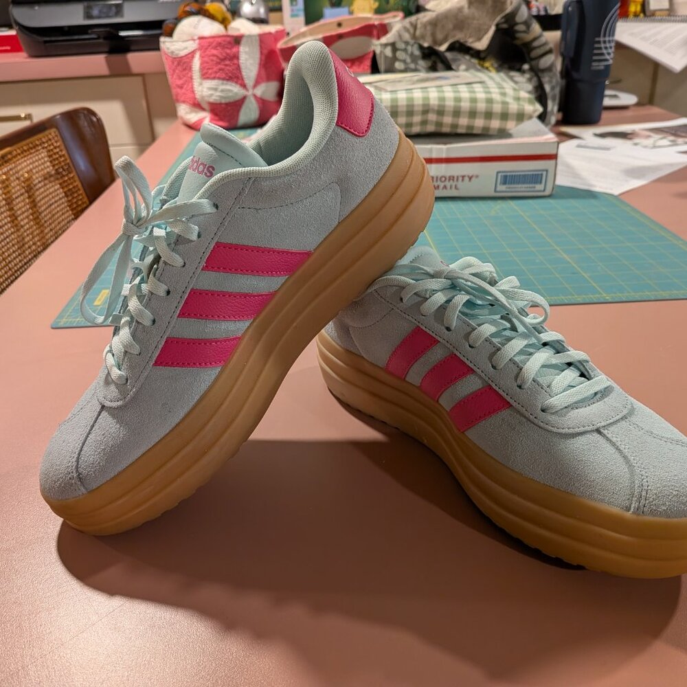 Women's VL Court Bold Platform Sneaker - Picture 5 of 8